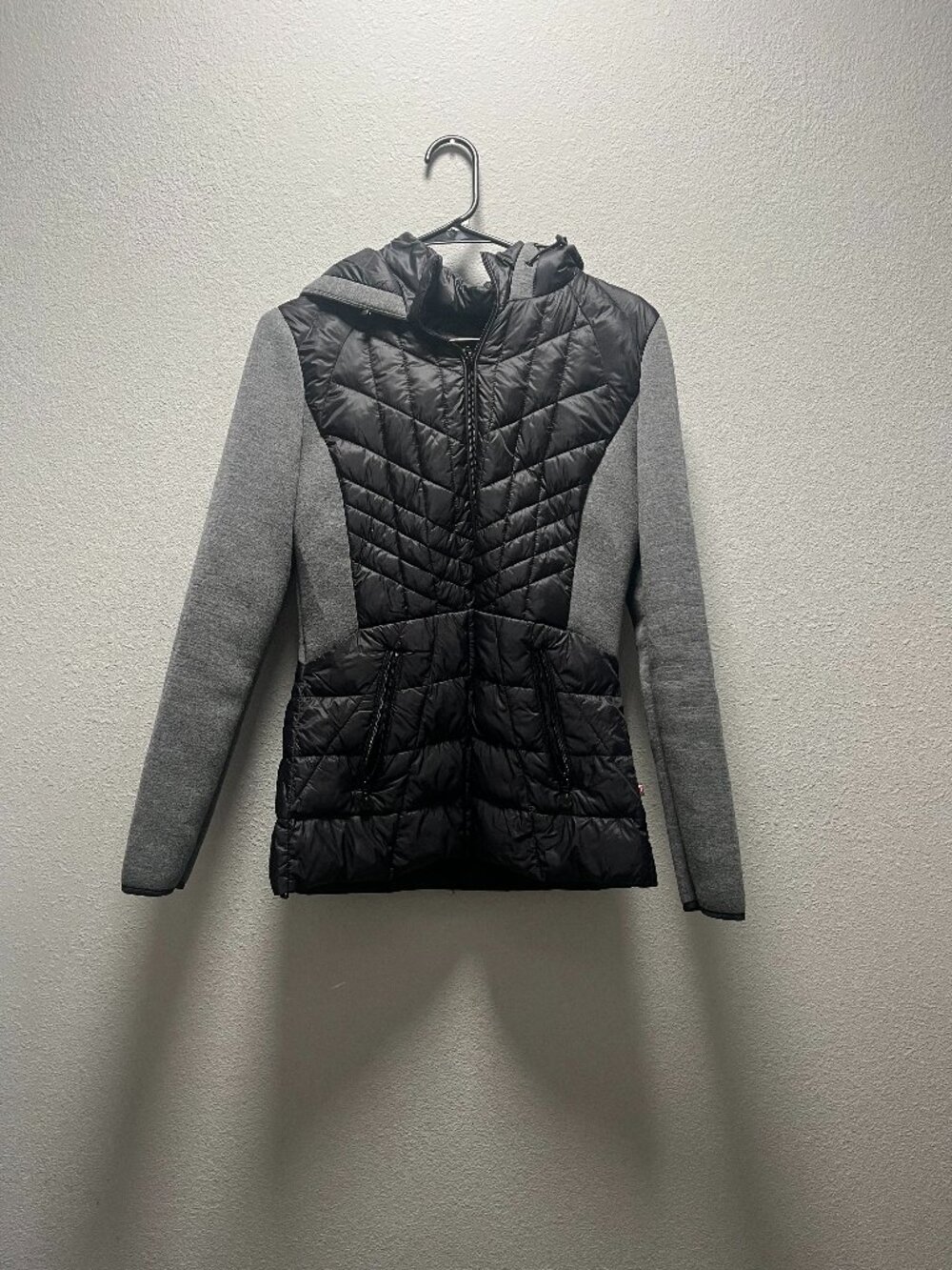 Bernardo Black & Grey Slim Fit Jacket – Size Small (Barely Worn)